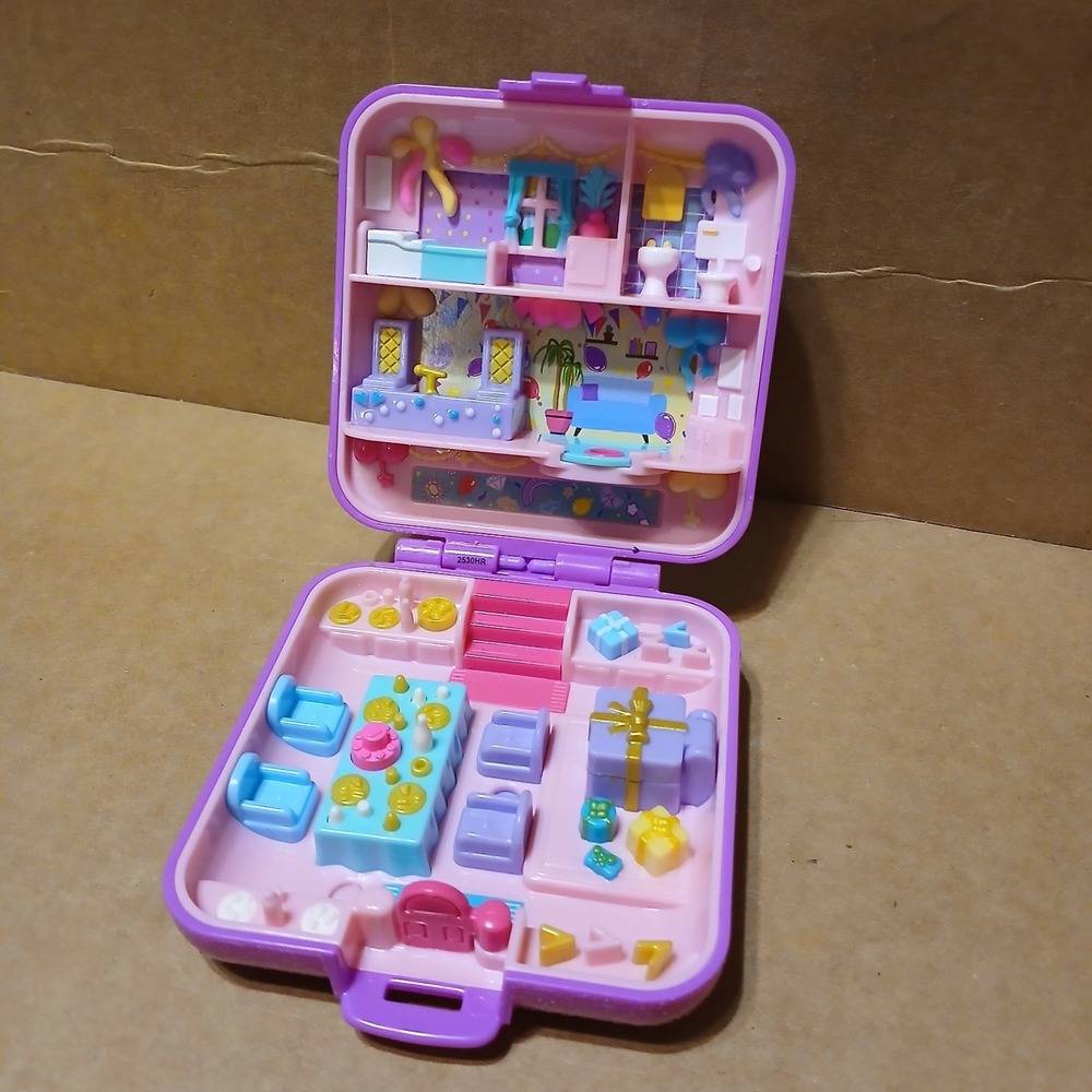 Polly Pocket 30th Anniversary Partytime Surprise Keepsake 2018 doll playset